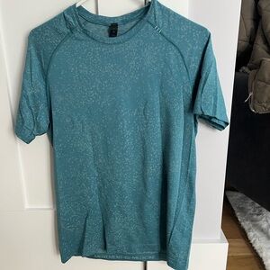 Men’s Lulu lemon Tee Shirt Size small!